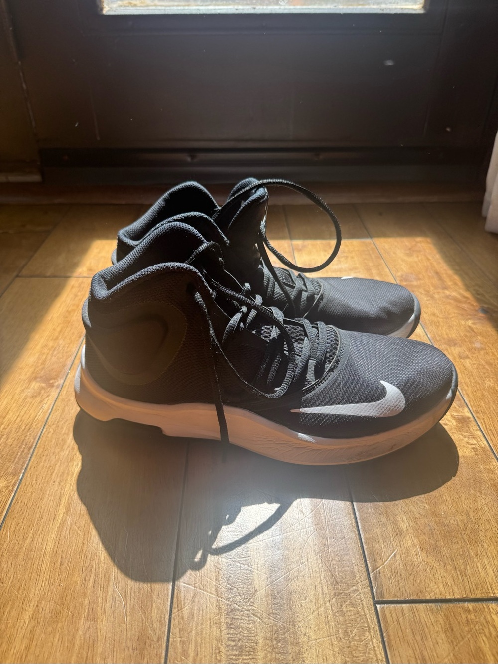 Nike Men's Black Basketball Shoes 9.5 - Picture 2 of 9